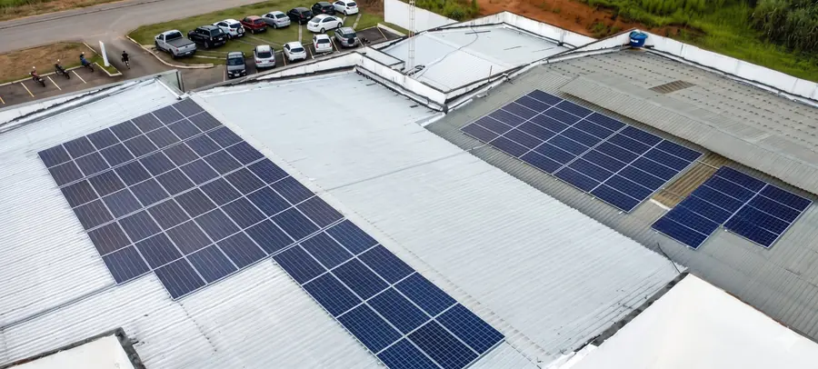 Concessionária de veículos com sistema fotovoltaico em Unaí